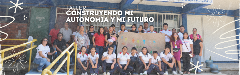 Foto grupal con participantes y facilitadora del taller.
