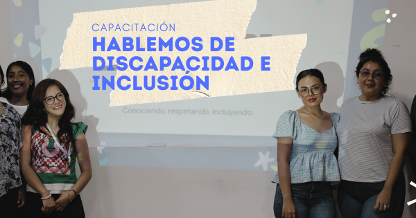 9 personas participantes del taller pasando junto a Rosy Chiñas facilitadora del taller.