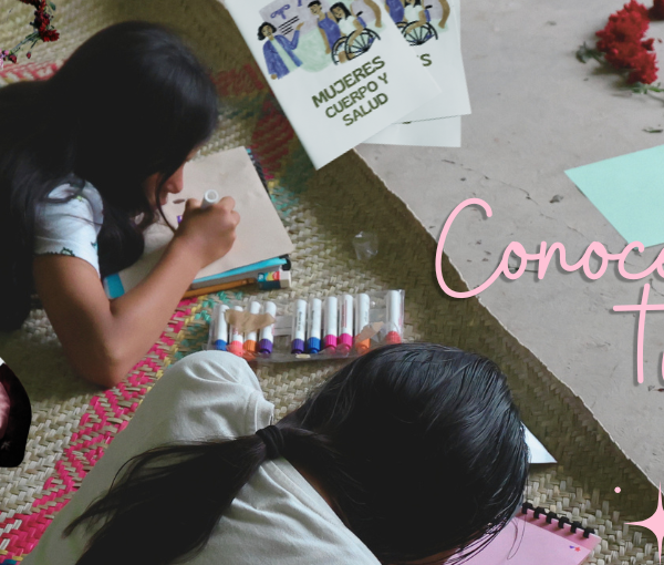 Niñas escribiendo