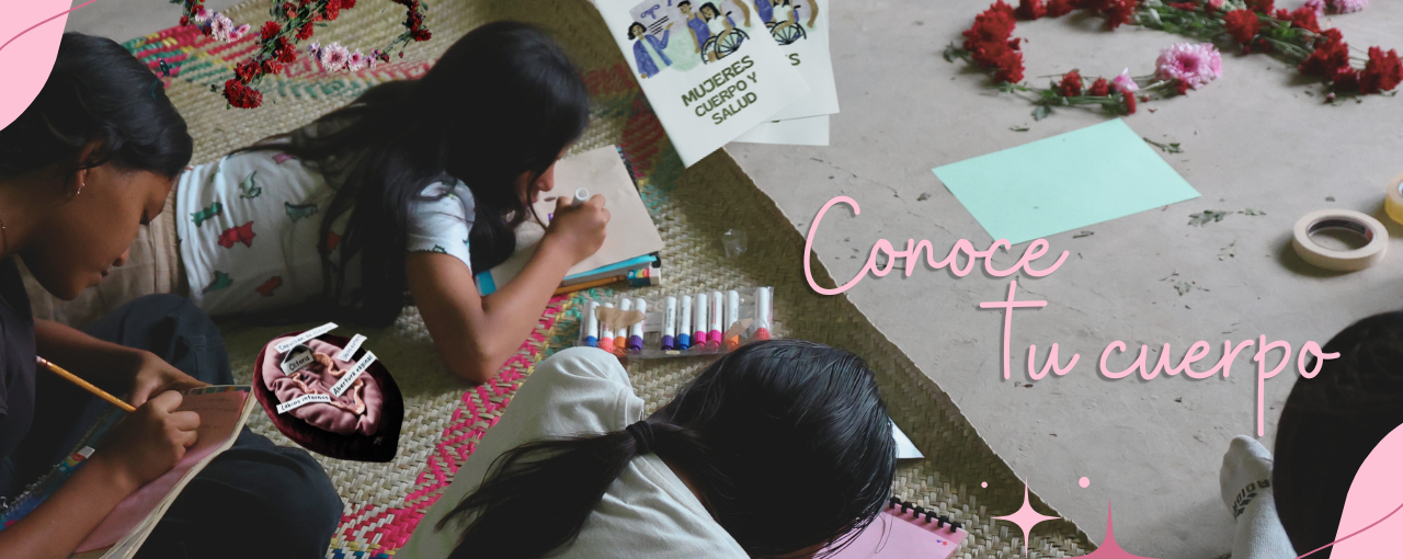 Niñas escribiendo